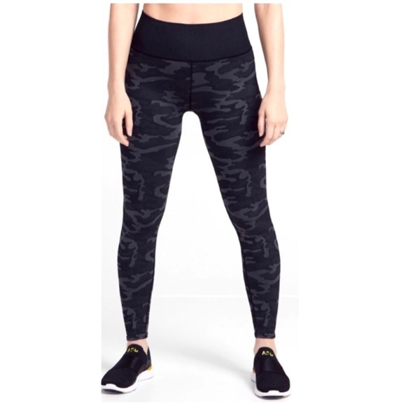 SOULCYCLE Camo Print Seamless Leggings Tights in Black and Gray - Picture 2 of 11